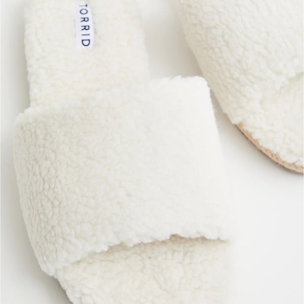 Torrid Sandals Slippers 13 Wide Ivory Shearling Slides SlipOn Open Toe Shoes New - Picture 2 of 7